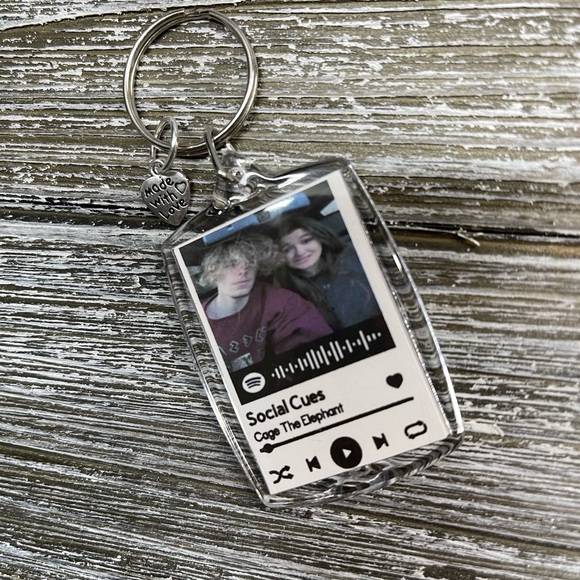 Custom Spotify keychain - Picture 3 of 4